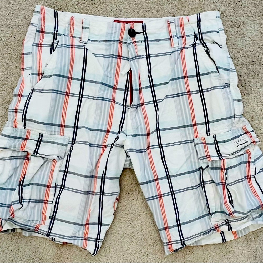 Vintage Levi’s Men’s Cargo Shorts Sz. W34 White/Red/Blue Plaid 100%Cotton Prep